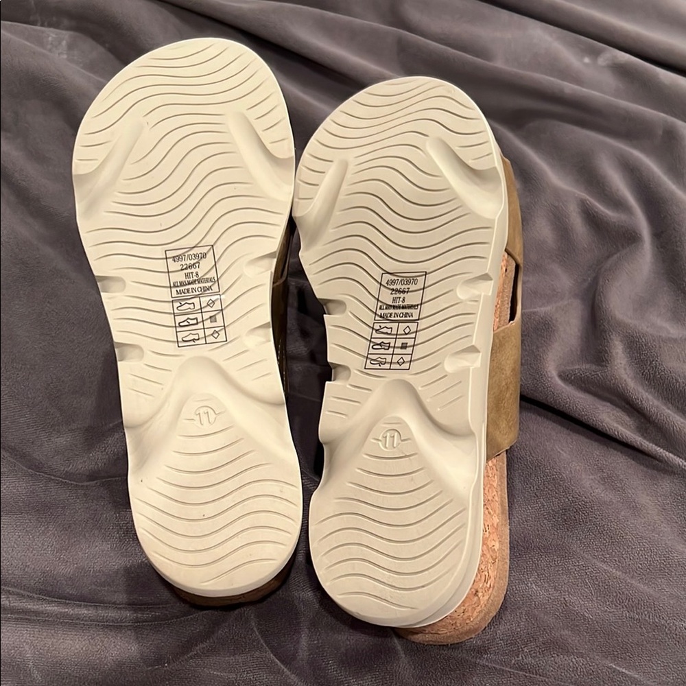 Pierre Dumas Tan Suede Mules with Minimalist Design - Picture 2 of 5